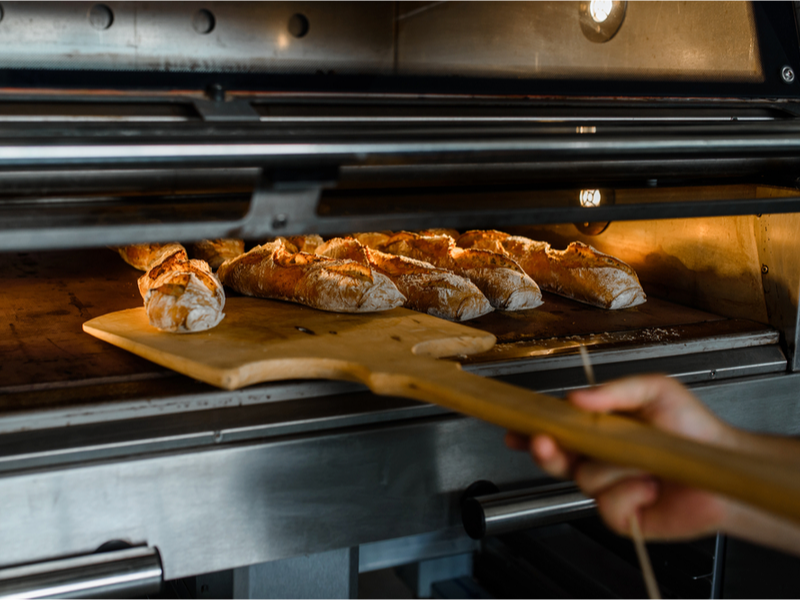 Si te estás convirtiendo en un experto en panadería y acabas de unirte a nuestra comunidad, es momento de comenzar con tu propio negocio, pero ¿sabes cuáles son los instrumentos…