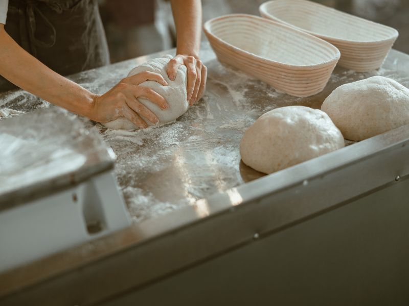 El proceso de amasado es fundamental en la panadería, y dominar estas técnicas esenciales te ayudará a conservar el buen sabor y consistencia de tu pan. Aquí te recordamos algunas…