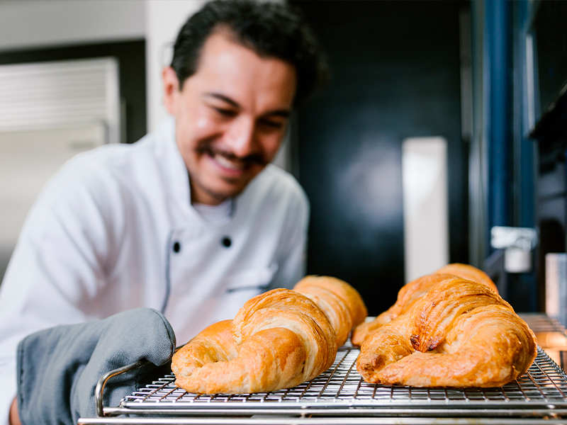 En el vasto y diverso mundo de la panadería, México y Latinoamérica se destacan por sus panes únicos y emblemáticos que reflejan la riqueza cultural y la historia latina. En…