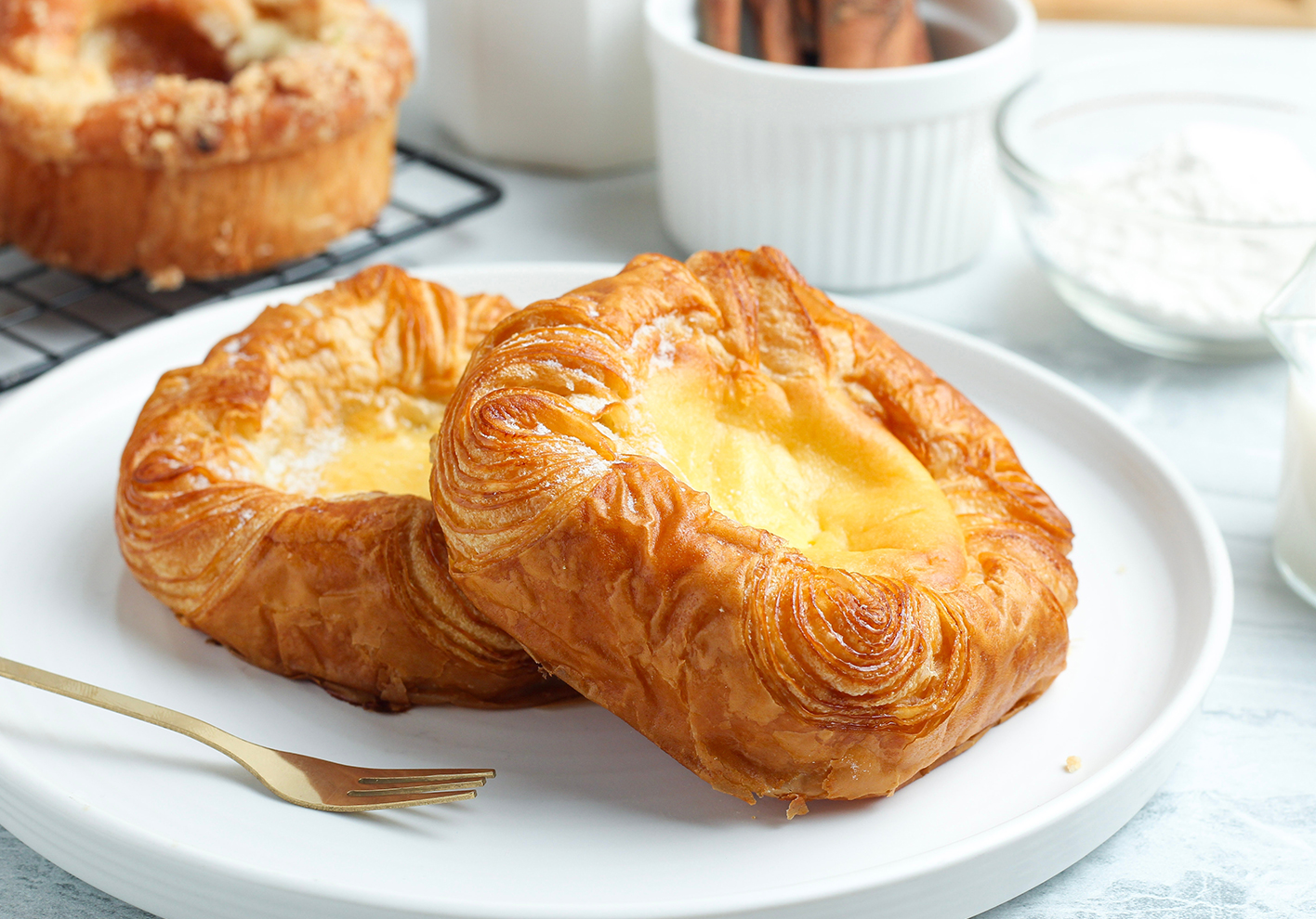 El pan danés destaca por su textura hojaldrada, volumen y delicado sabor. En esta receta, Saf-Instant Oro y Pluspan trabajan en conjunto para favorecer un buen desarrollo de la masa,…